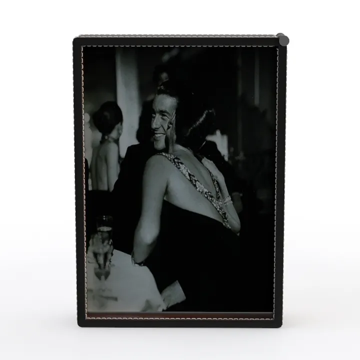 Minimalist Black Metal Tabletop Photo Frame 3D Model